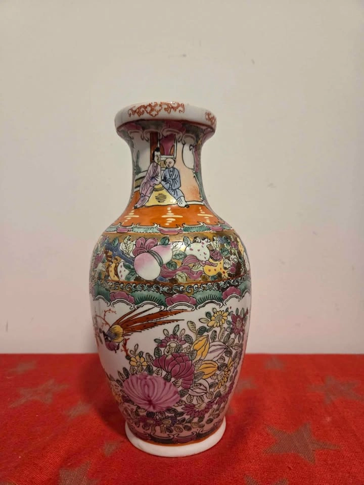 Vintage Chinese Rose Medallion Hand-Painted Vase, 10.25" - photo 4