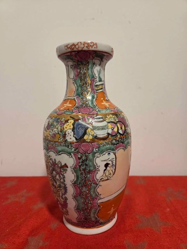 Vintage Chinese Rose Medallion Hand-Painted Vase, 10.25" - photo 5