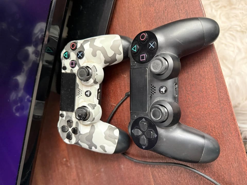PS4 Bundle with TV, PSVR, Controllers and Games - photo 2