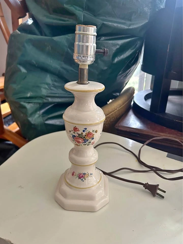 1950-1970s Vintage Ceramic Floral Table Lamp