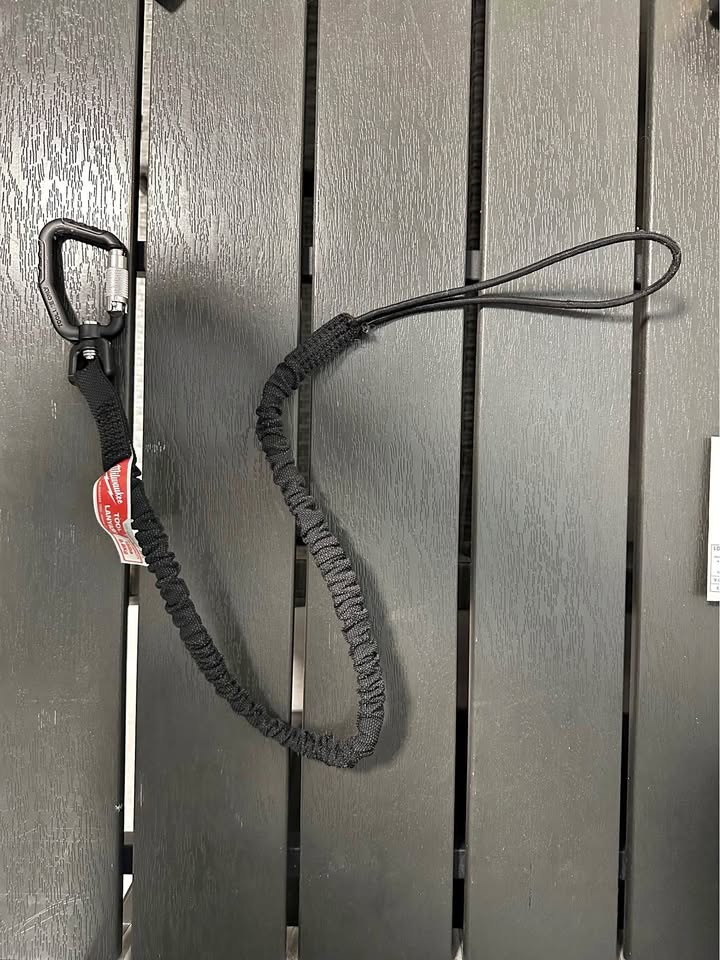 Milwaukee Tool 15 lbs. 36-in Locking Tool Lanyard