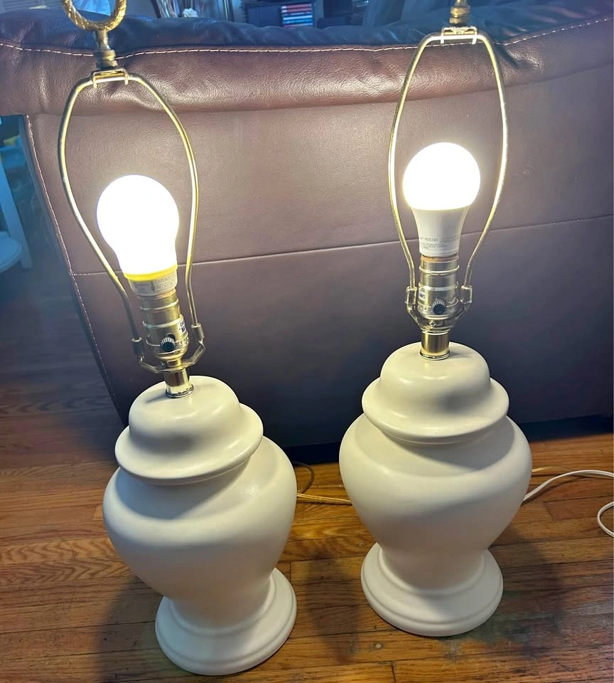 2 Vintage Anthony's Art Design Table Lamps