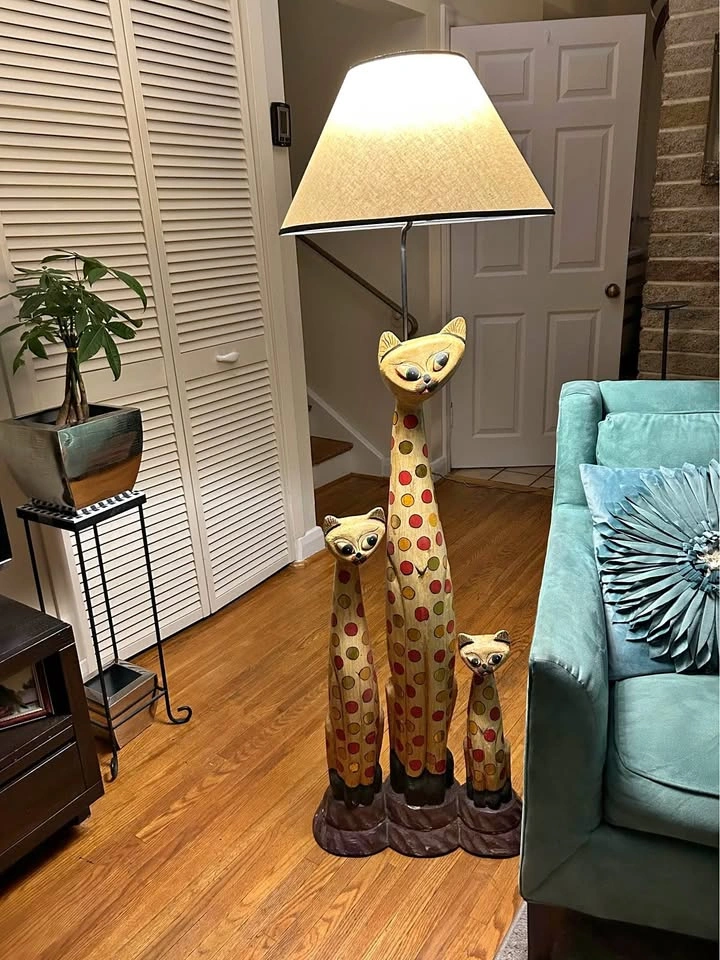 Hand Carved Wooden Cat/Leopard Lamp for Kids Room, Cafe, Library