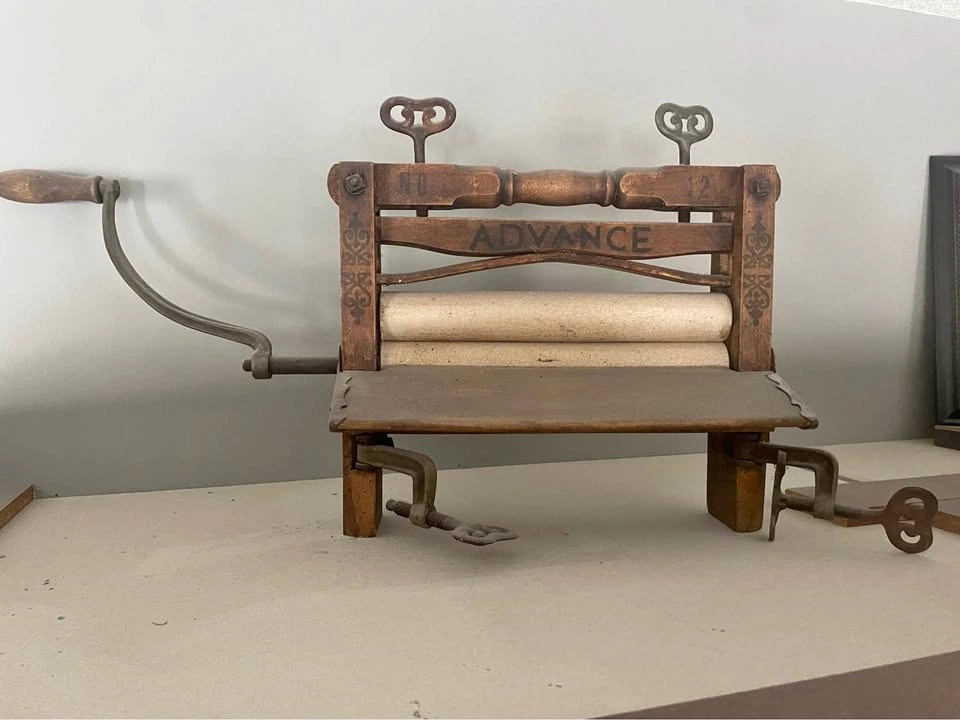 Antique clothes wringer