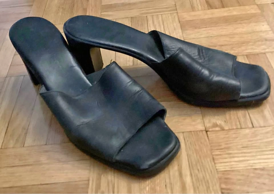 Black Leather Ladies Shoes