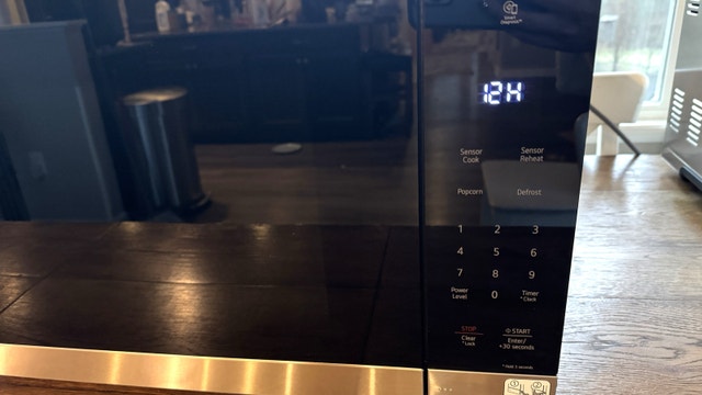 LG 0.9 cu ft NeoChef Microwave – LIKE NEW - photo 5