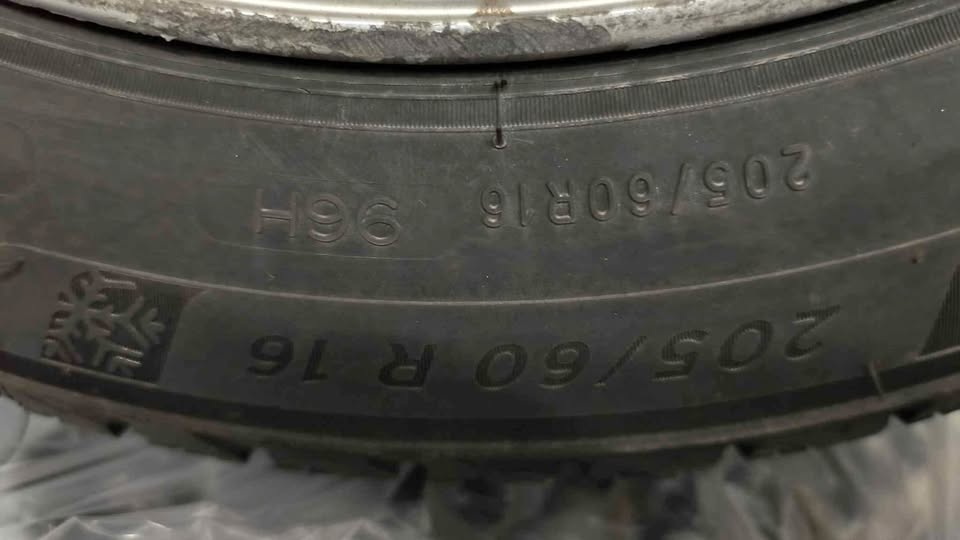 4 Michelin X-ICE SNOW 205/60R16 5×114.3mm Mazda 6i 2005 rims