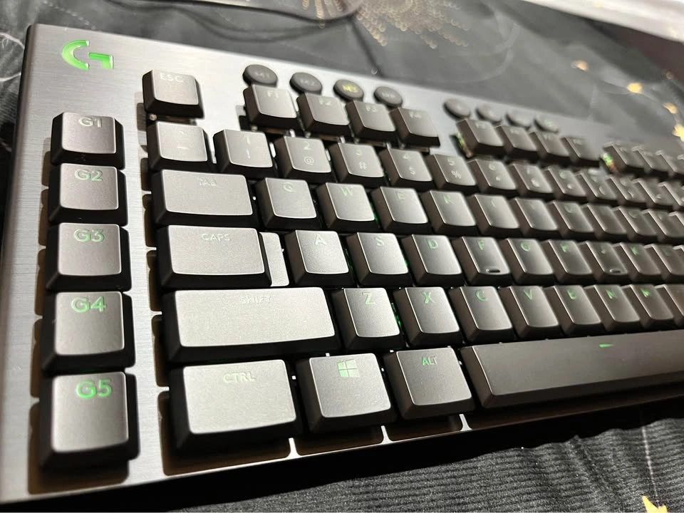 Logitech G915 LIGHTSPEED RGB Mechanical Gaming Keyboard - photo 4