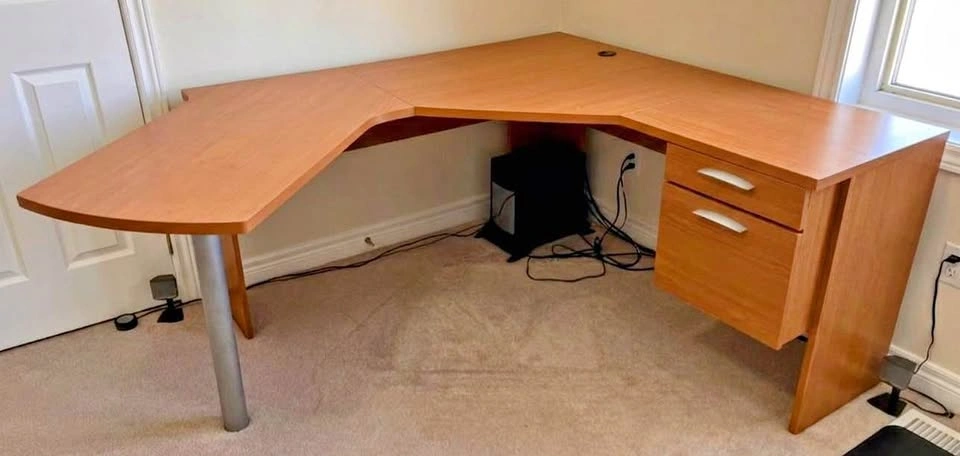 Spacious L-Shaped Corner Desk - Oak/Cherry Finish