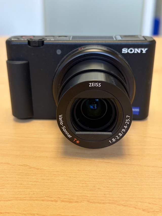 Sony ZV-1 Vlogging Camera – Great Condition – Ready to Use - photo 2