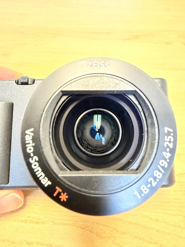Sony ZV-1 Vlogging Camera – Great Condition – Ready to Use - photo 3