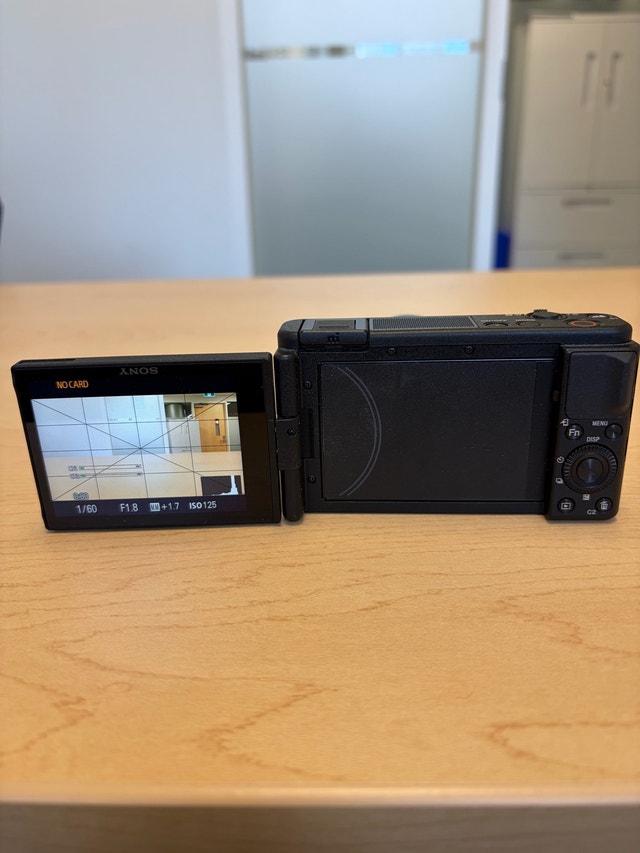 Sony ZV-1 Vlogging Camera – Great Condition – Ready to Use - photo 4