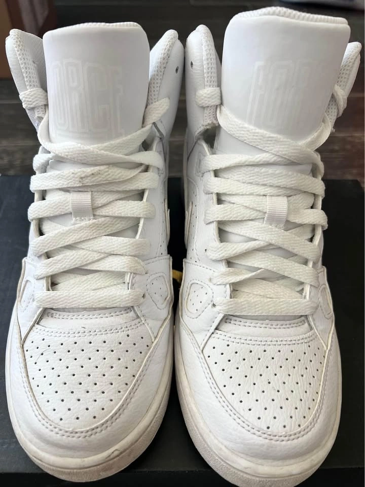 Nike Shoes - photo 2