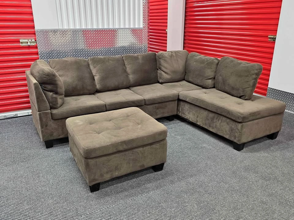 Large 3-Piece Sectional Set – Includes Reversible Chaise & Stora