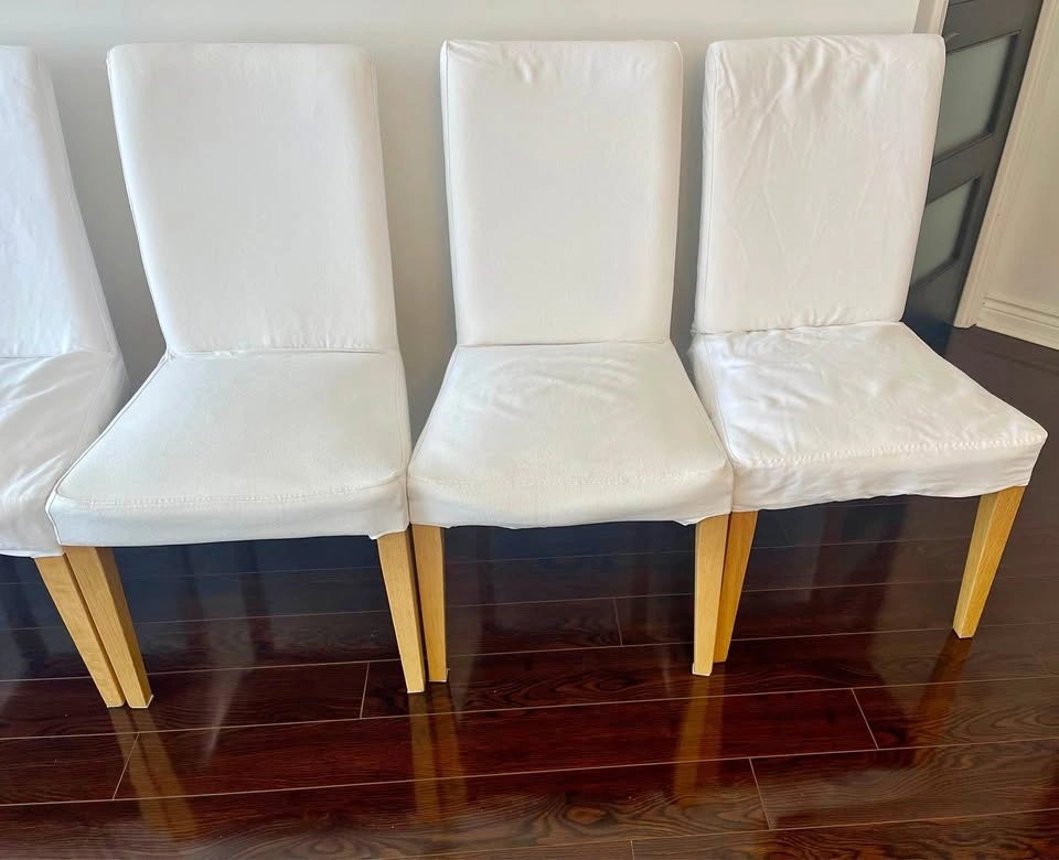 Set of 6 white dining chairs w wooden legs(disassembled)
