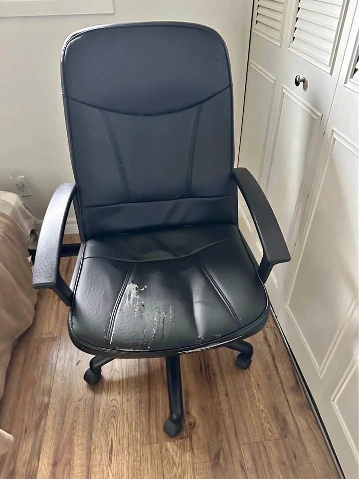 Revolving office chair with Gel cushion