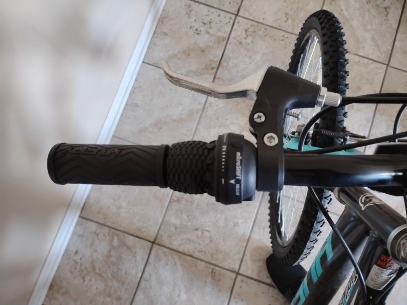 Huffy Mountain Bike 21 Speed Trail Runner - photo 4