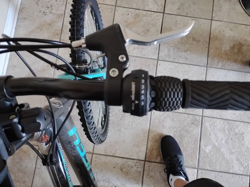 Huffy Mountain Bike 21 Speed Trail Runner - photo 5