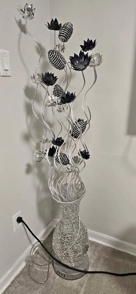 Modern Silver Aluminum Metal Vase Flower Design Standing Light