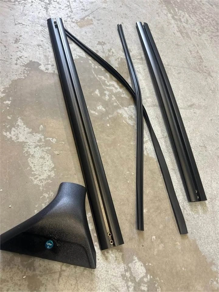 Nissan Rogue Roof Rack Cross Bars (2021-2026) - photo 5
