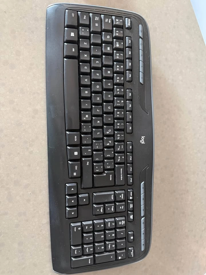 Logitech AZERTY Keyboard and Mouse Combo - photo 2