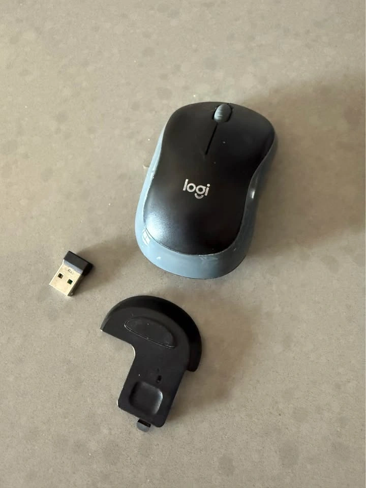 Logitech AZERTY Keyboard and Mouse Combo - photo 4