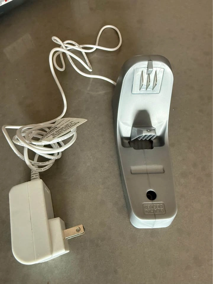 BLACK+DECKER Dustbuster Cordless Handheld Vacuum - photo 3