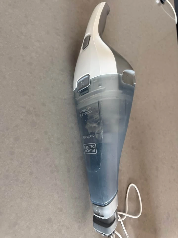 BLACK+DECKER Dustbuster Cordless Handheld Vacuum - photo 4