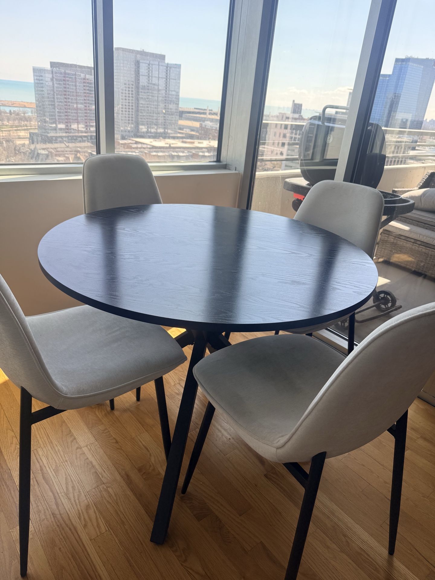4-Person Dining Table Set with Round Table & 4 Chairs