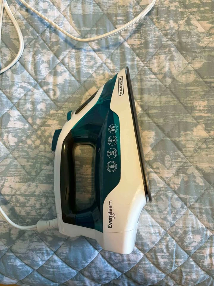 Black & Decker Iron with Steaming - photo 2