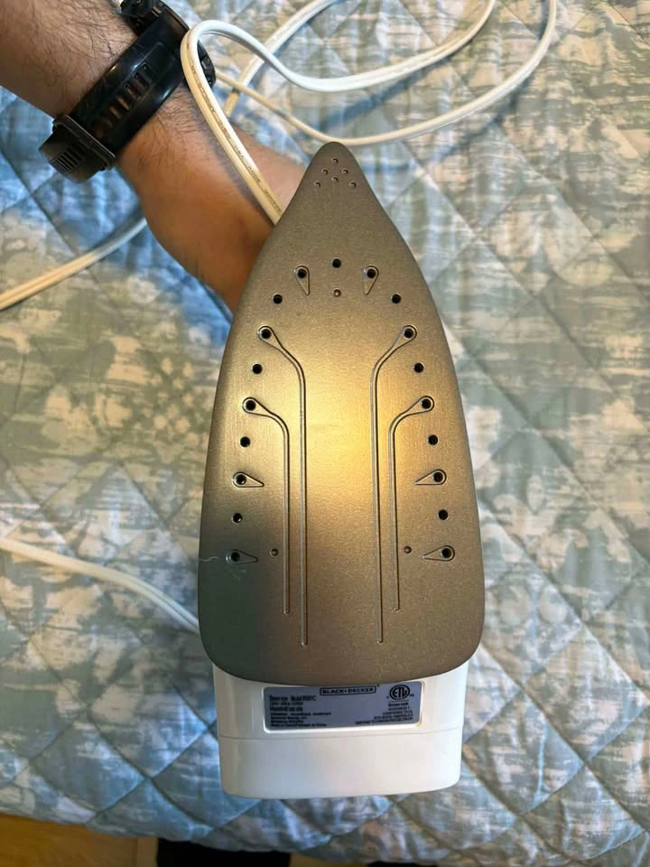 Black & Decker Iron with Steaming - photo 4
