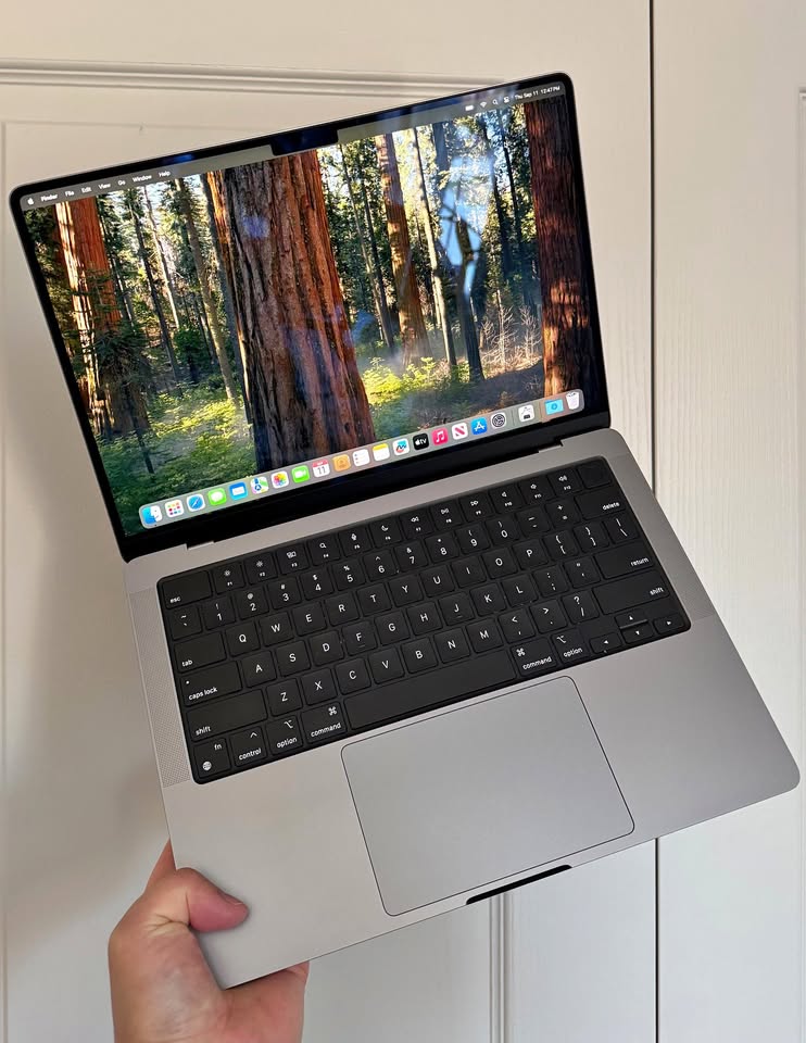 Apple MacBook Pro 14” - M2 Pro, 16GB RAM, 512GB SSD