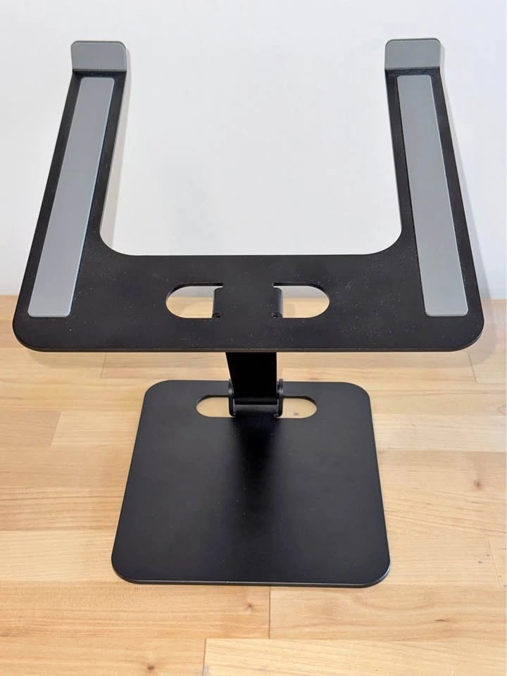ADJUSTABLE LAPTOP STAND!
