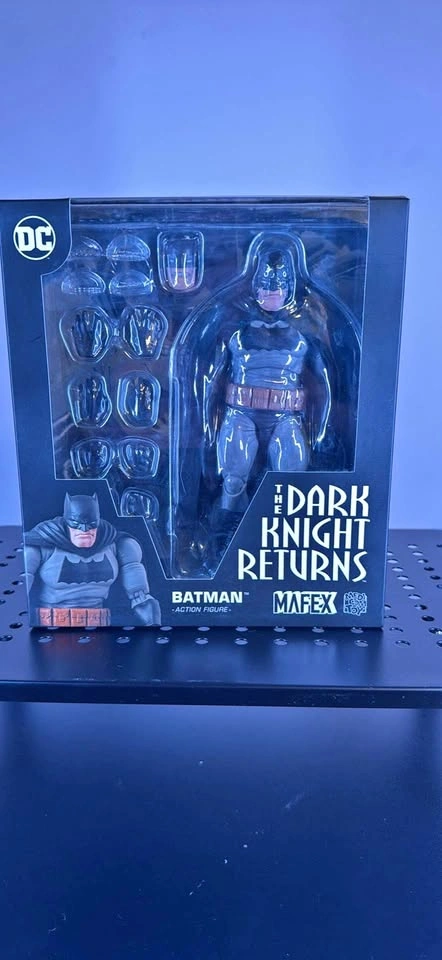 MAFEX No.106 BATMAN (The Dark Knight Returns) Action Figure