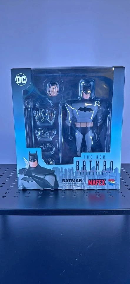 Medicom Toy MAFEX 137 The New Batman Adventures Batman Figure