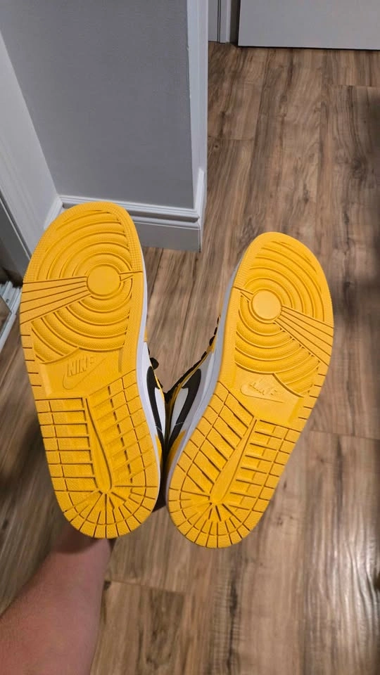 Jordan 1s - photo 3