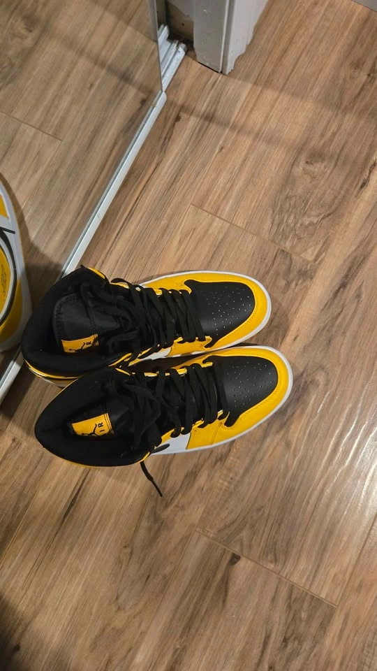 Jordan 1s - photo 4