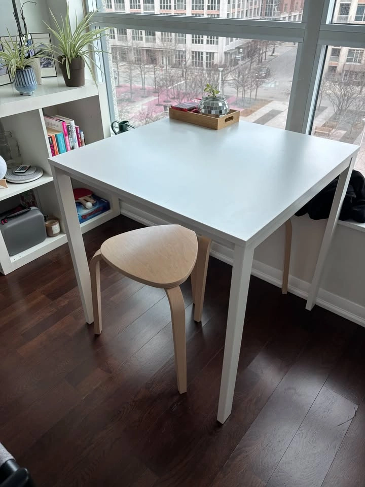 Dining table with 2 stools