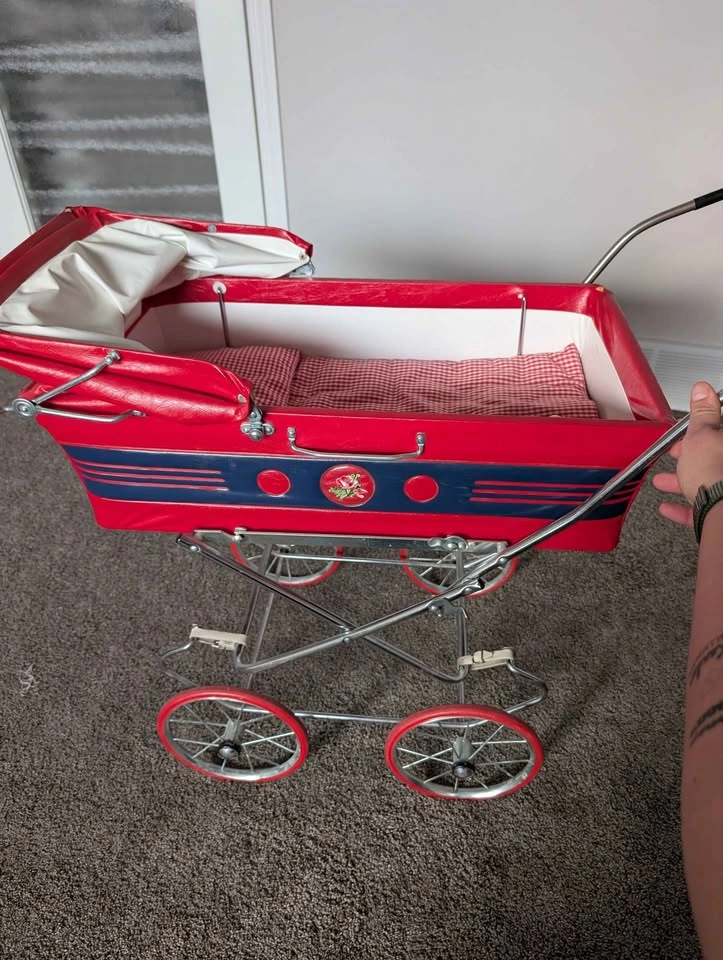Vintage Red Doll Pram - photo 2