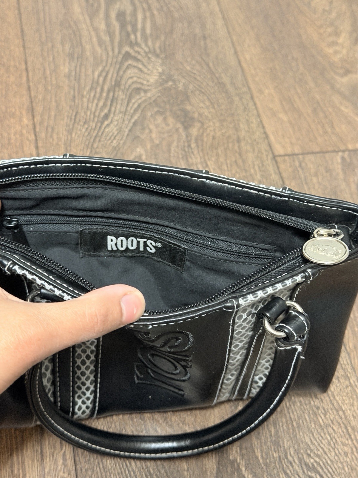 Vintage Roots Canada Black Faux Leather Sport Tote Bag Y2K Mesh - photo 4