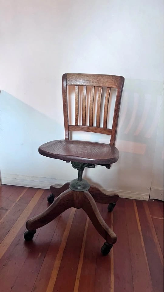 Antique Oak Adjustable Office Chair – Gibson Guelph Canada (c.19