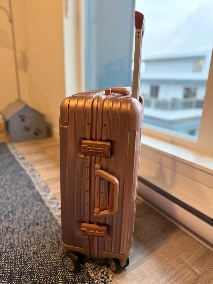 Rose Gold Hard Shell Carry On Suitcase - photo 2