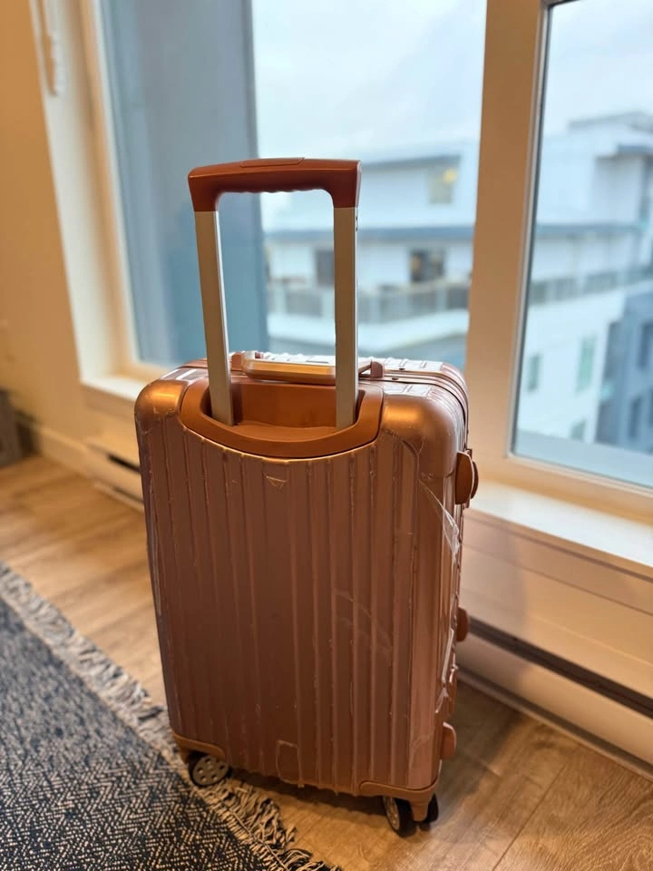 Rose Gold Hard Shell Carry On Suitcase - photo 3