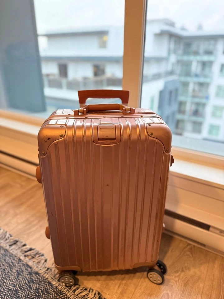 Rose Gold Hard Shell Carry On Suitcase - photo 5