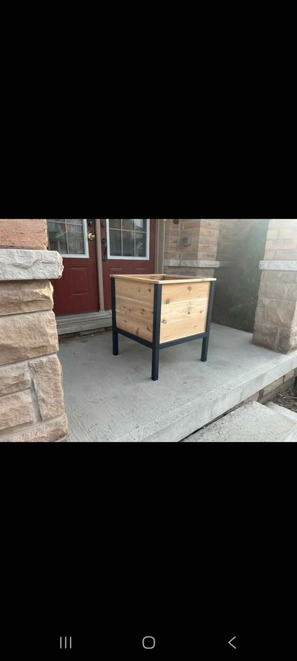 Custom Cedar & Pine Planter Box - photo 3
