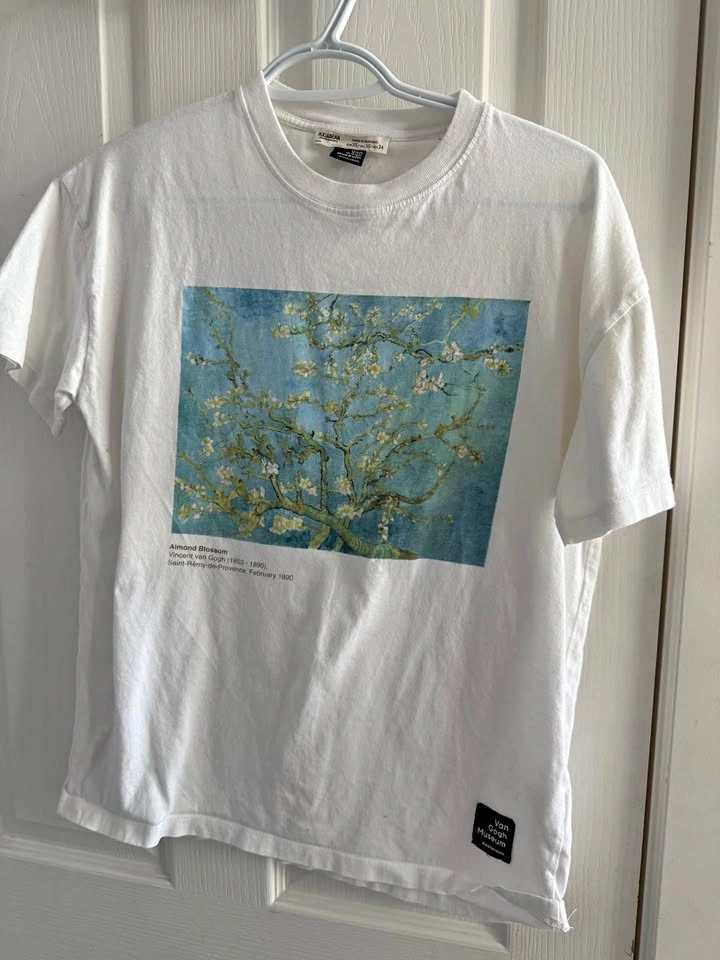 Women’s Van Gogh graphic tee