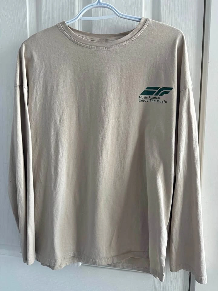 Long sleeve beige tee