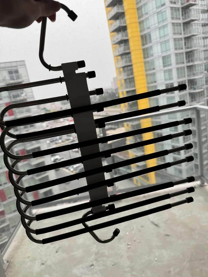 2 Cloth Hangers