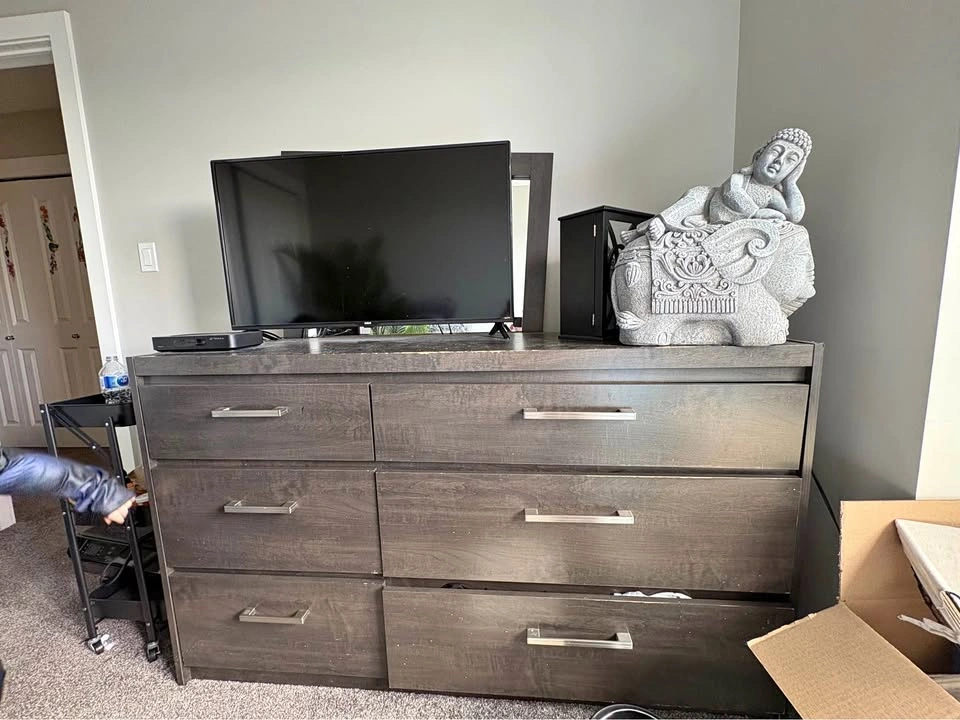 6 Drawer Dresser with Mirror