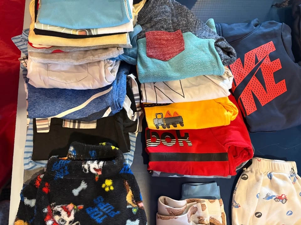 Lot of clothes amazing shape 4T - photo 2